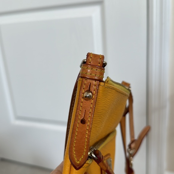 Dooney & Bourke Crossbody Bag - Picture 9 of 12